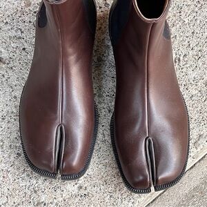 Maison Margiela Leather Tabi Chelsea Boots, 37